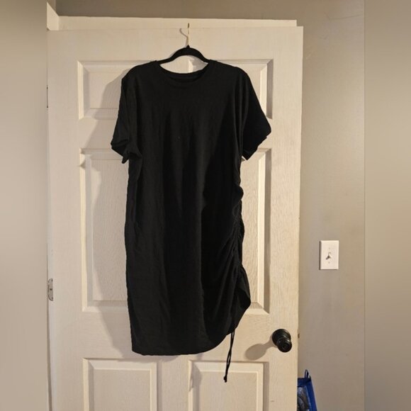Elegant Black Dress - Picture 1 of 1